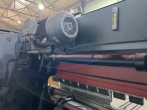 Гидравлический листогибочный пресс Yangli WC67Y-80/2500, 2019 г.в.